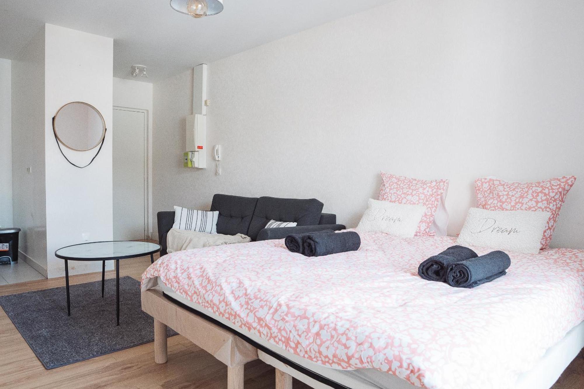 Cosy Studio Entre Paris Et Disneyland Paris Lägenhet Esbly Exteriör bild