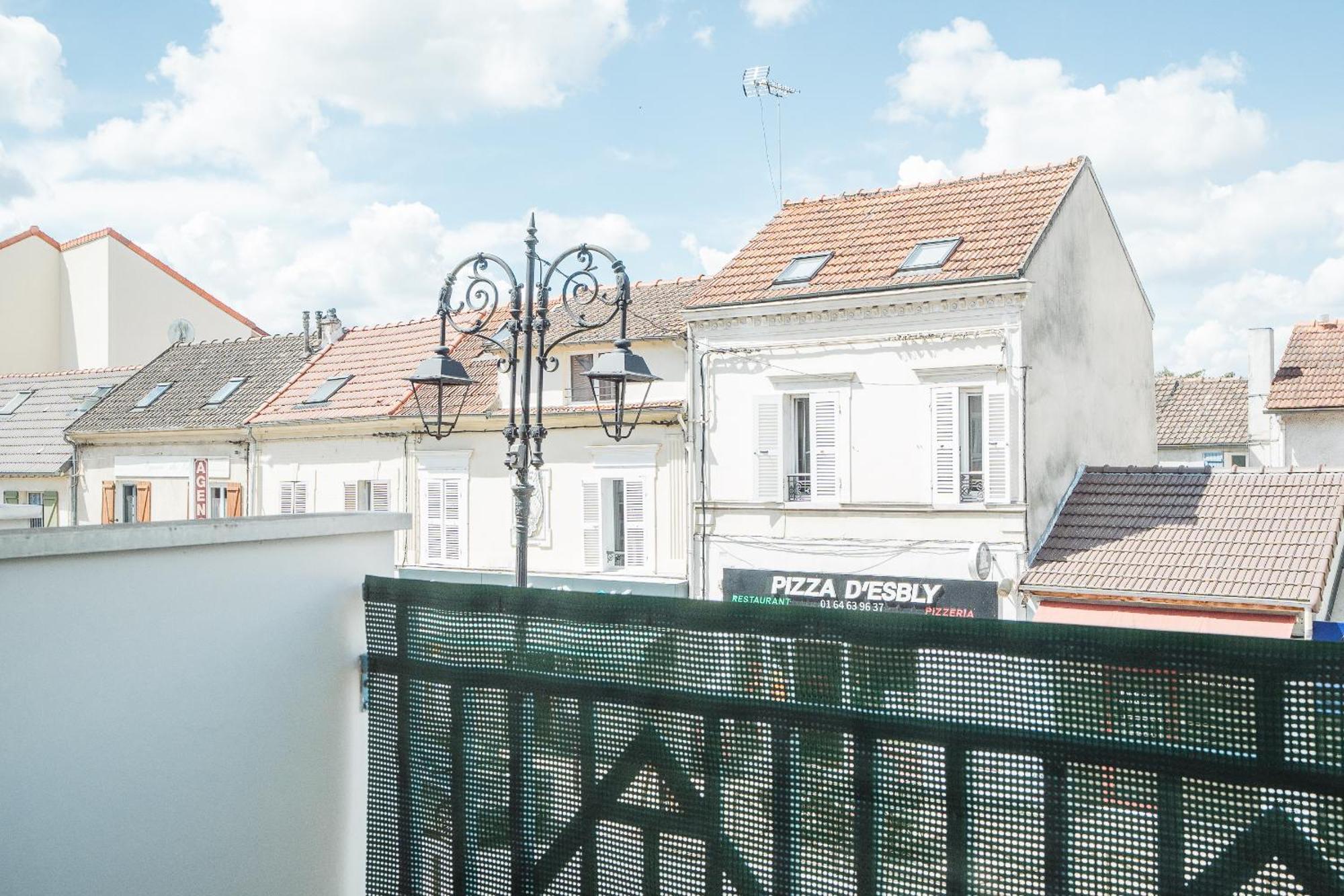 Cosy Studio Entre Paris Et Disneyland Paris Lägenhet Esbly Exteriör bild